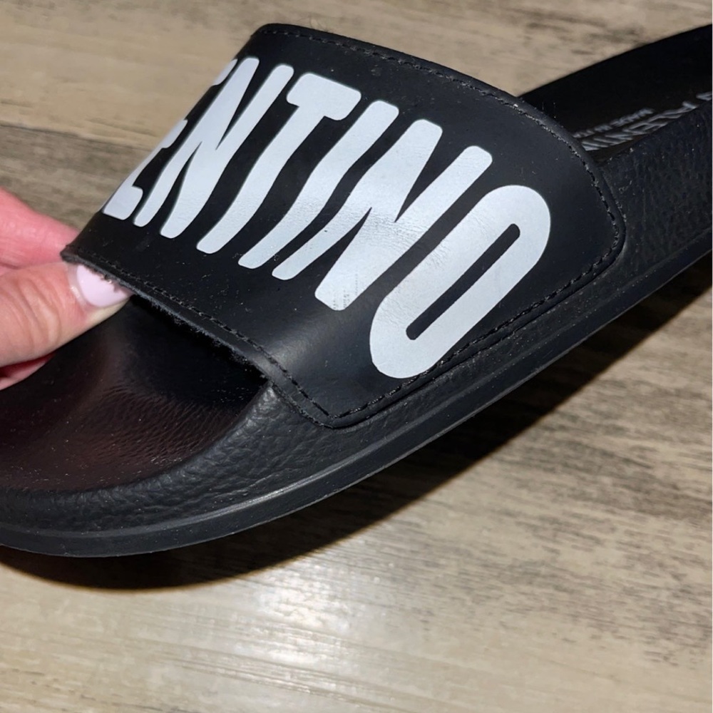 ❗️SALE❗️VALENTINO Black & White Logo Slides - Picture 5 of 9